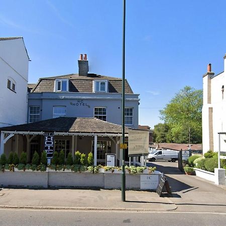 Hampton Court Hotel 东莫尔西 外观 照片