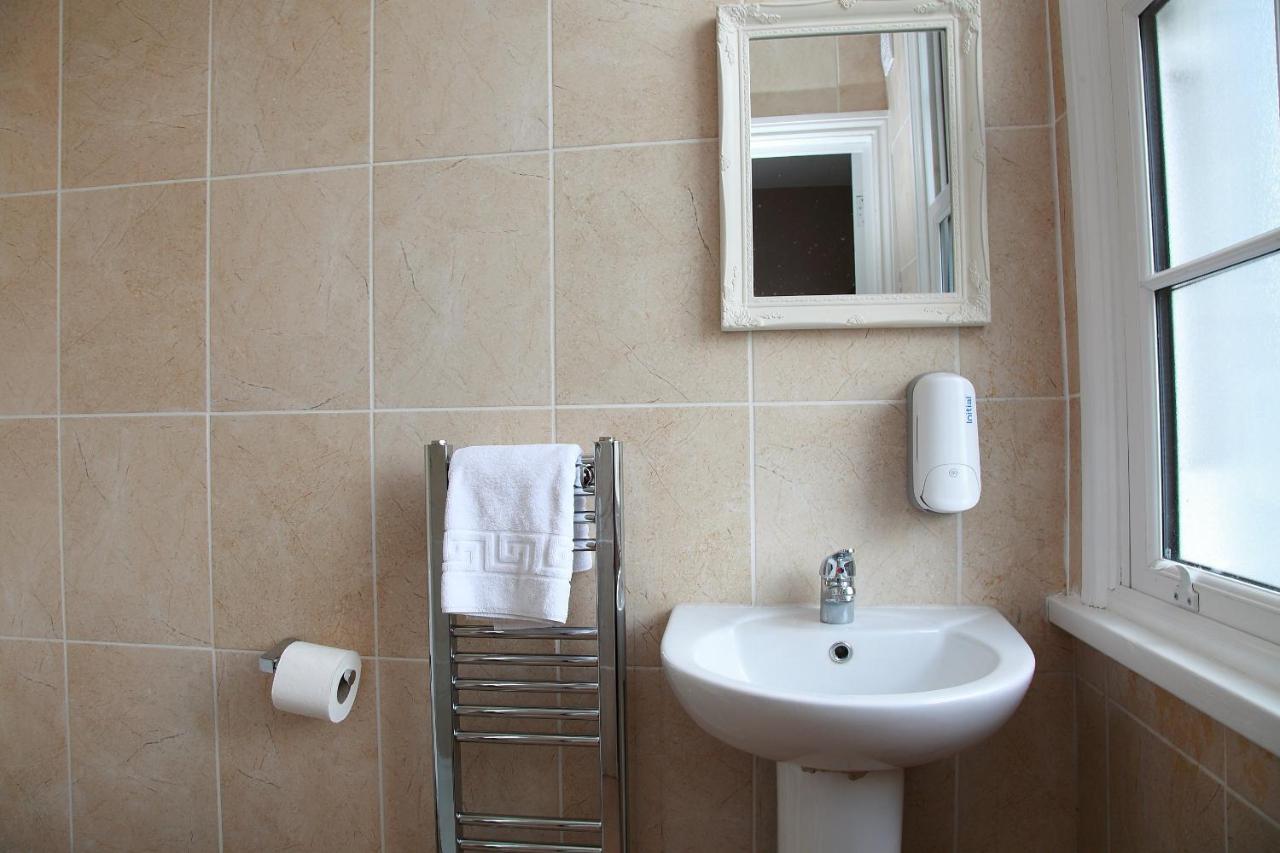 Hampton Court Hotel 东莫尔西 外观 照片