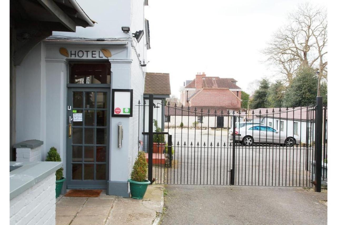 Hampton Court Hotel 东莫尔西 外观 照片