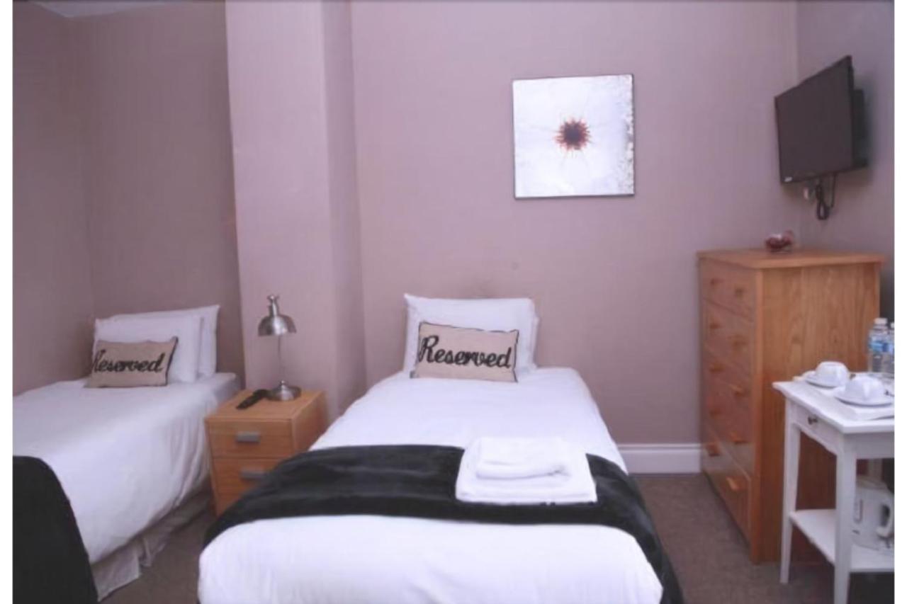 Hampton Court Hotel 东莫尔西 外观 照片