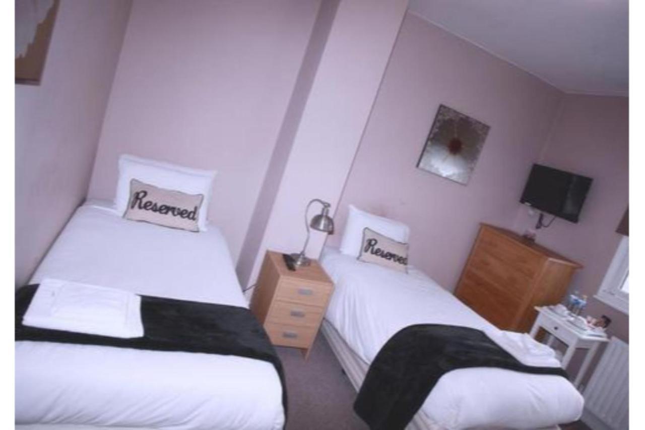 Hampton Court Hotel 东莫尔西 外观 照片