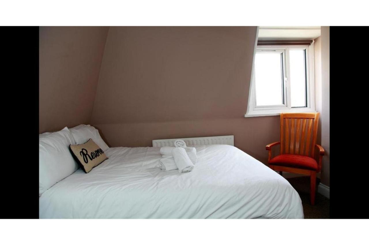 Hampton Court Hotel 东莫尔西 外观 照片