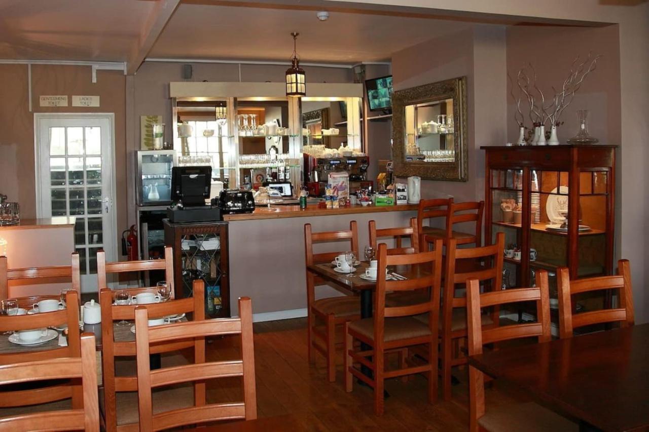 Hampton Court Hotel 东莫尔西 外观 照片