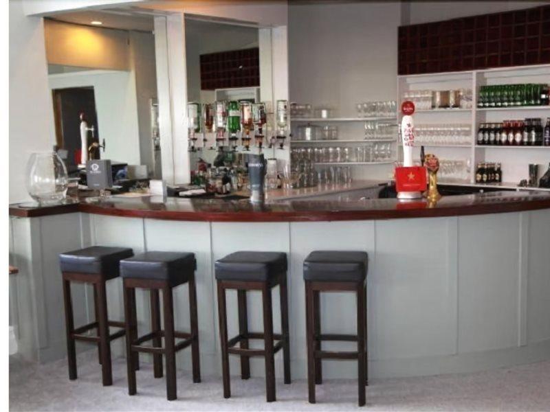 Hampton Court Hotel 东莫尔西 外观 照片