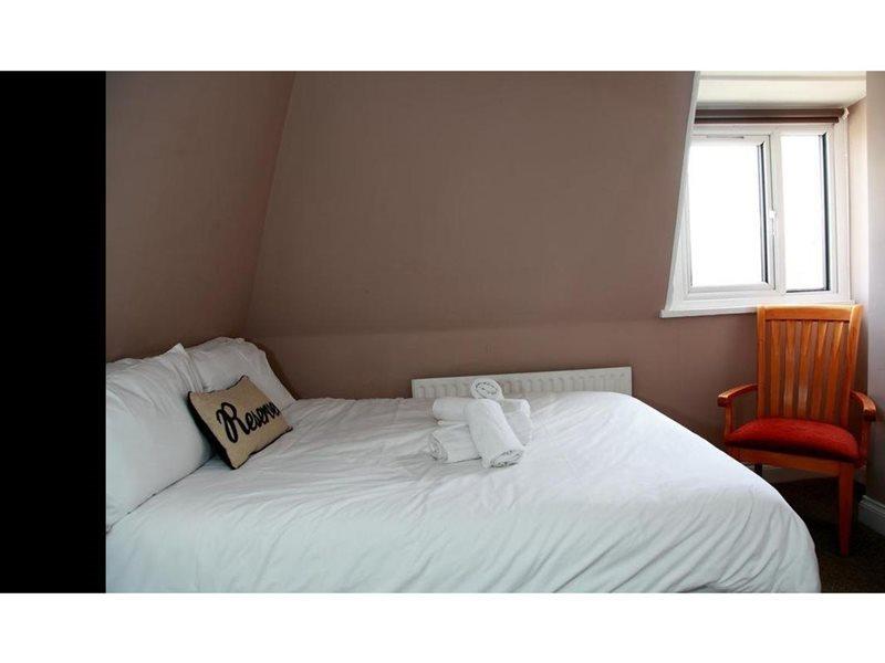 Hampton Court Hotel 东莫尔西 外观 照片